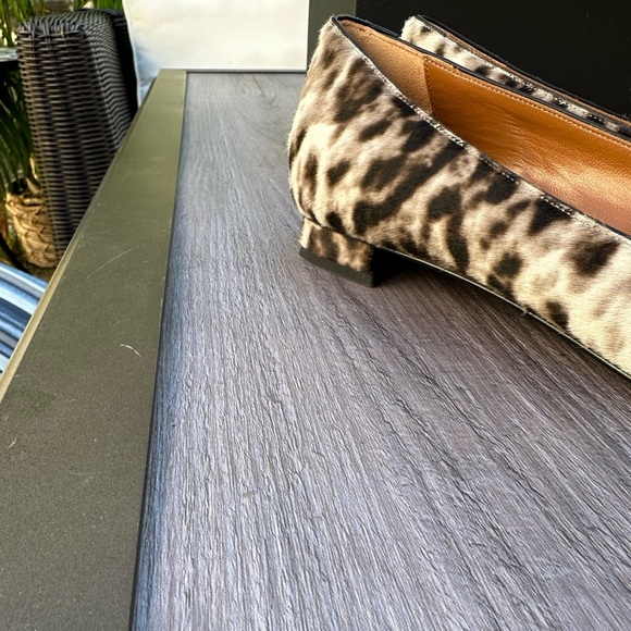 NWT Aquatalia Snow Leopard Haircalf Perla Flats - Picture 7 of 8